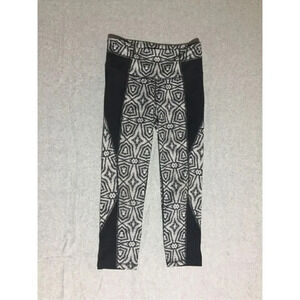 Womens Athleta Leggings Size XS Geometric Pattern Black White Cropped Length